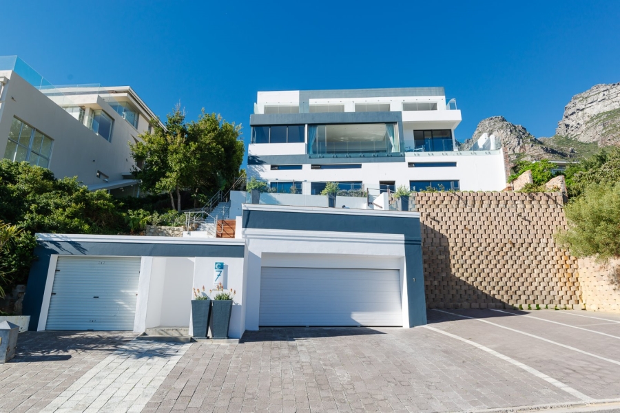 11 Bedroom Property for Sale in Camps Bay Western Cape